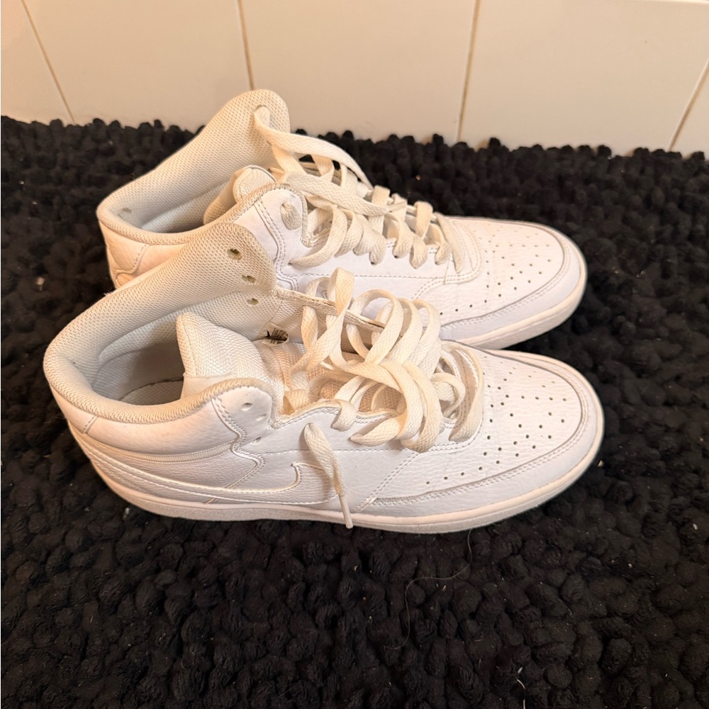 Nike White Sneakers Unisex Love ❣️Back to School👟👟👟